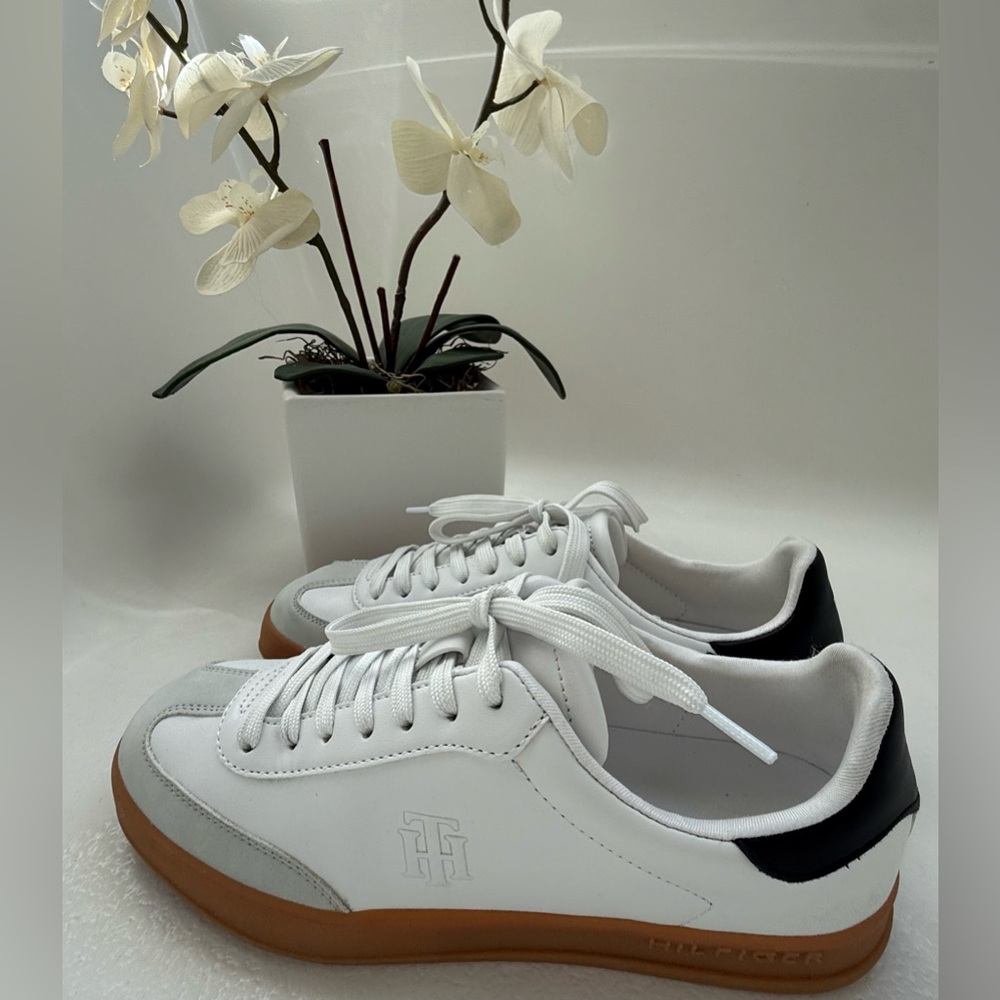 Tommy Hilfiger Women's Sarhli Lace-Up Sneakers- Size 9 - Picture 2 of 12